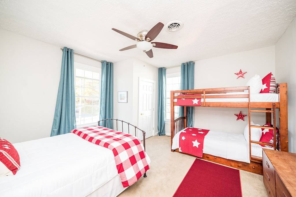 Candy Apple: Family Friendly Downtown Lyh Getaway in Lynchburg, Virginia