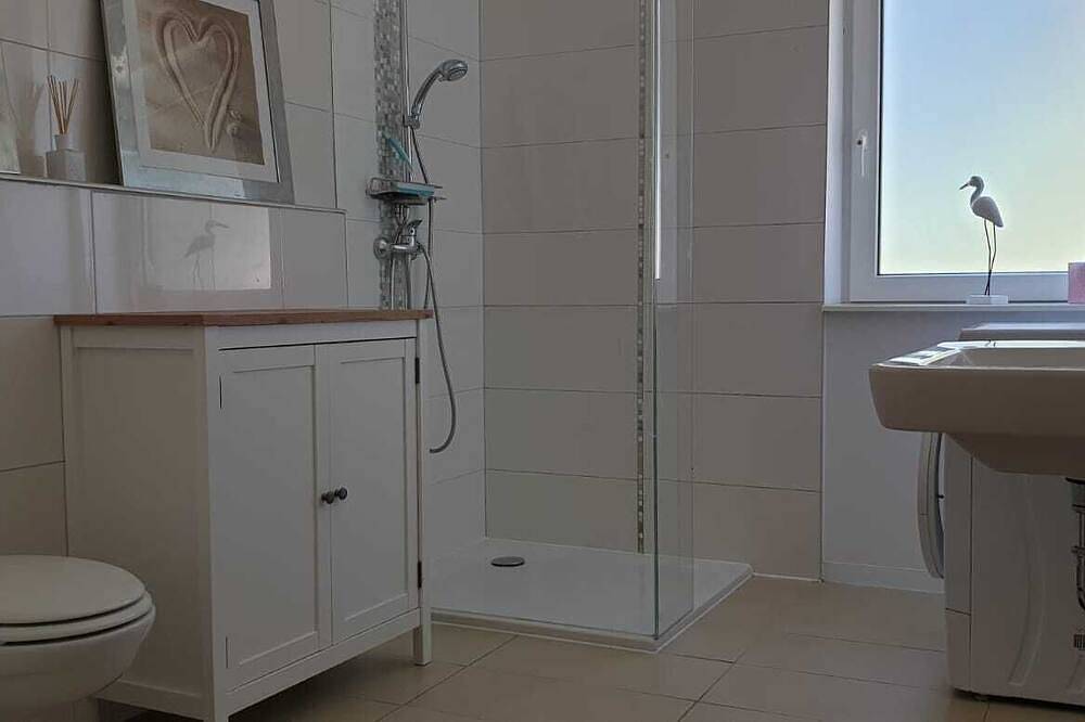 Ganze Wohnung, Sehr große Ferienwohnung mit toller Terrasse, riesiger Küche in Stemmer, Minden