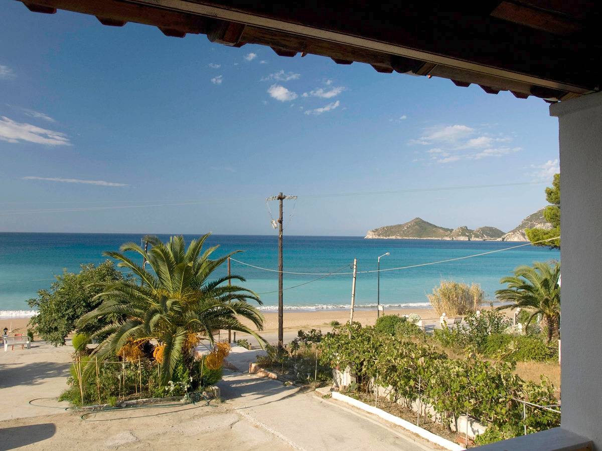 Ganze Wohnung, Vistonia Studio 5 direkt am Strand mit Meerblick in Agios Georgios, Korfu