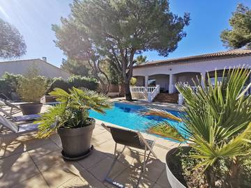 Gîte pour 5 personnes, avec terrasse ainsi que piscine et jardin à Pinet (homonymie)