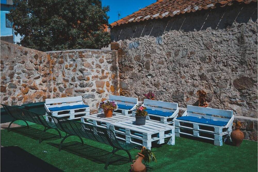 Tourist house La Fragua wiffi free, 5 bedrooms 3 bathrooms pets allowed in Navas de San Antonio, Segovia Province