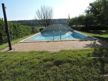 Gîte pour 16 personnes, avec jardin et piscine à Cornillon-Confoux