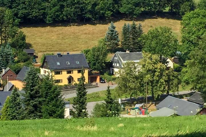 Ferienwohnung für 6 Personen, mit Terrasse und Garten