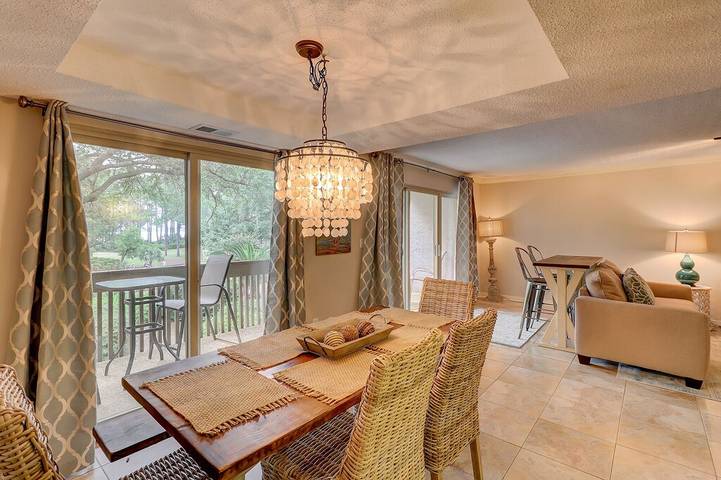 Villa for 8 people, with balcony and pool in South Carolina