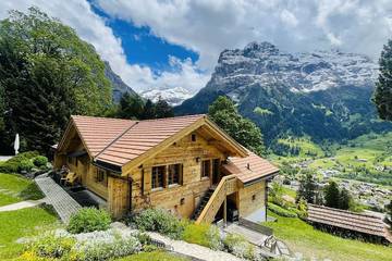 Chalet für 8 Personen, mit Sauna und Balkon sowie Garten im Berner Oberland