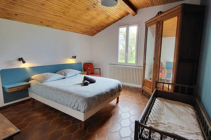 Gîte pour 11 personnes, avec jardin dans Lys-Saint-Georges - 4