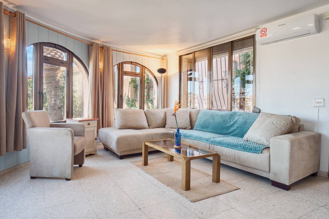 Apartamento entero, Apartamento Vacacional "Charissa" con Vistas al Mar, Piscina Compartida y Wi-Fi in Maryvilla, Costa Blanca