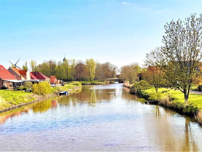 Ferienhaus für 6 Personen, mit Seeblick und Terrasse sowie Sauna und Garten, kinderfreundlich in Jemgum - 4