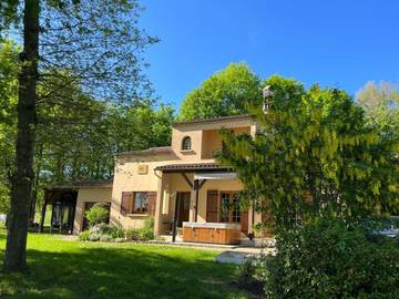 Gîte pour 6 personnes, avec jardin et vue, animaux acceptés à Capdrot