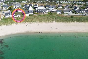 Location de vacances pour 6 personnes, avec jacuzzi ainsi que jardin et terrasse, animaux acceptés dans Plage Pors-Meur