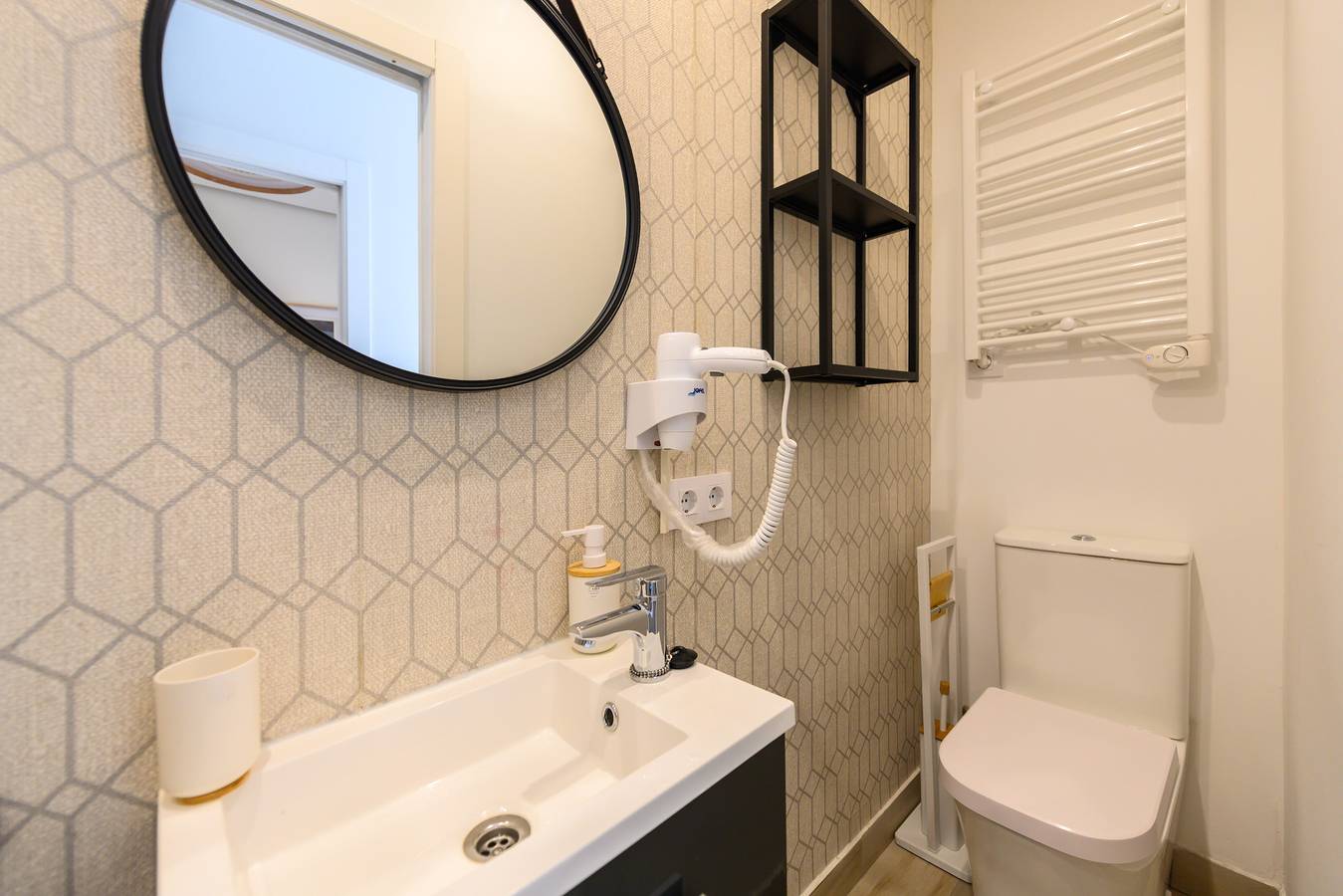 Ganze Ferienwohnung, M (Hdb1204)La Paz: Habitación con confort y esenc in Madrid, Madrid Province