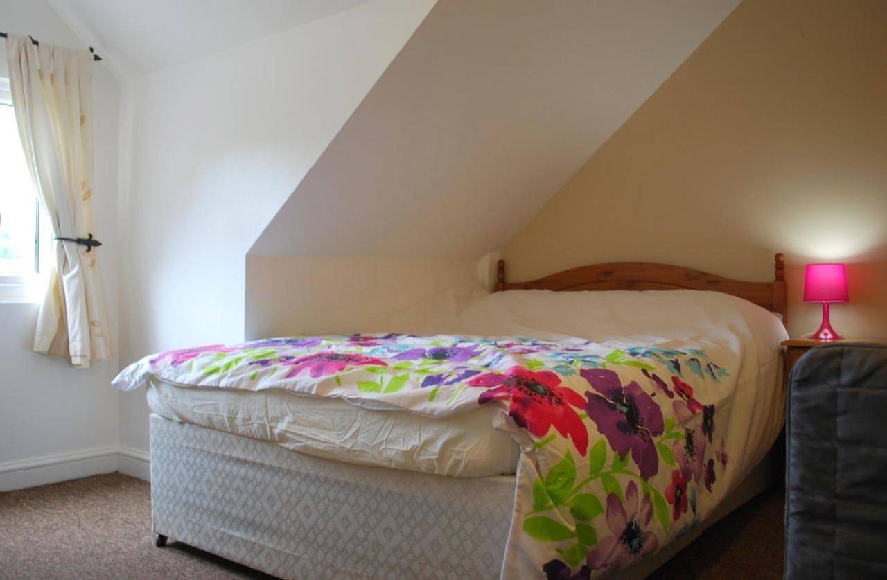 Single Room with Shared Bathroom in Bristol, South West England