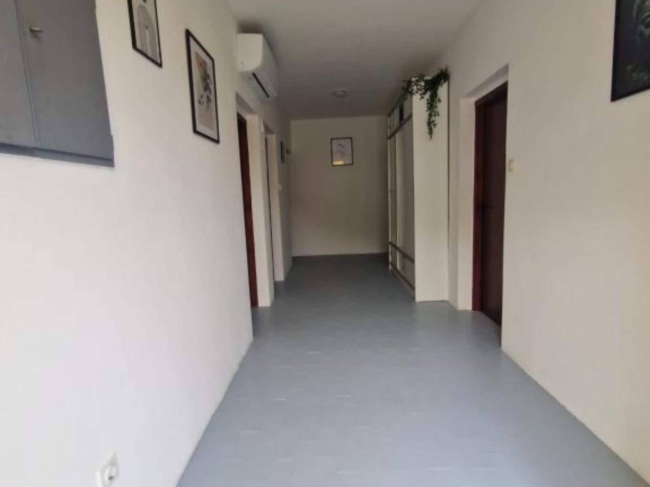 Ganze Wohnung, Three Bedroom Apartment With Balcony And Sea View in Karlobag, Naturpark Velebit