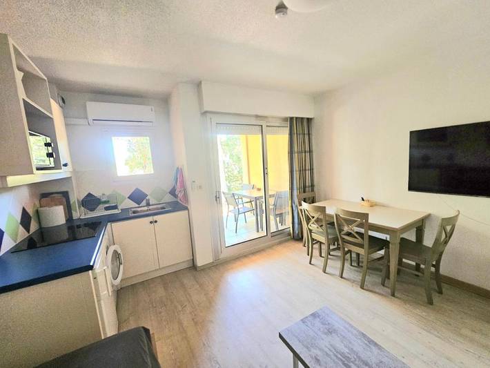 Gîte pour 4 personnes, avec Terrasse et Jardin ainsi que Bassin pour enfant et Piscine dans Golf et Tennis Club de Valescure - 2