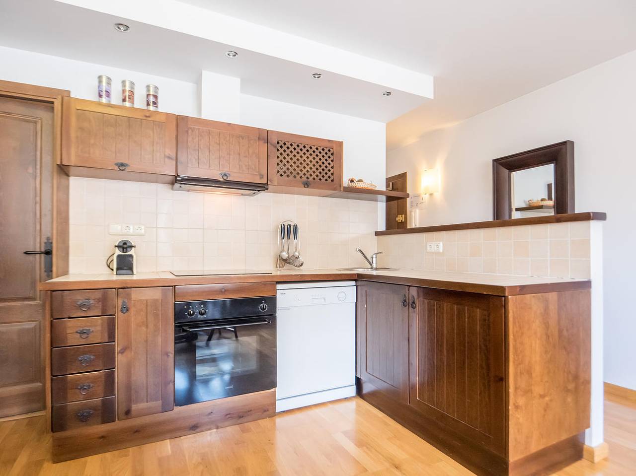 Entire apartment, 2 bedroom apartment with balcony and 2 bath.El Tarter. Esq51 in El Tarter, Grandvalira