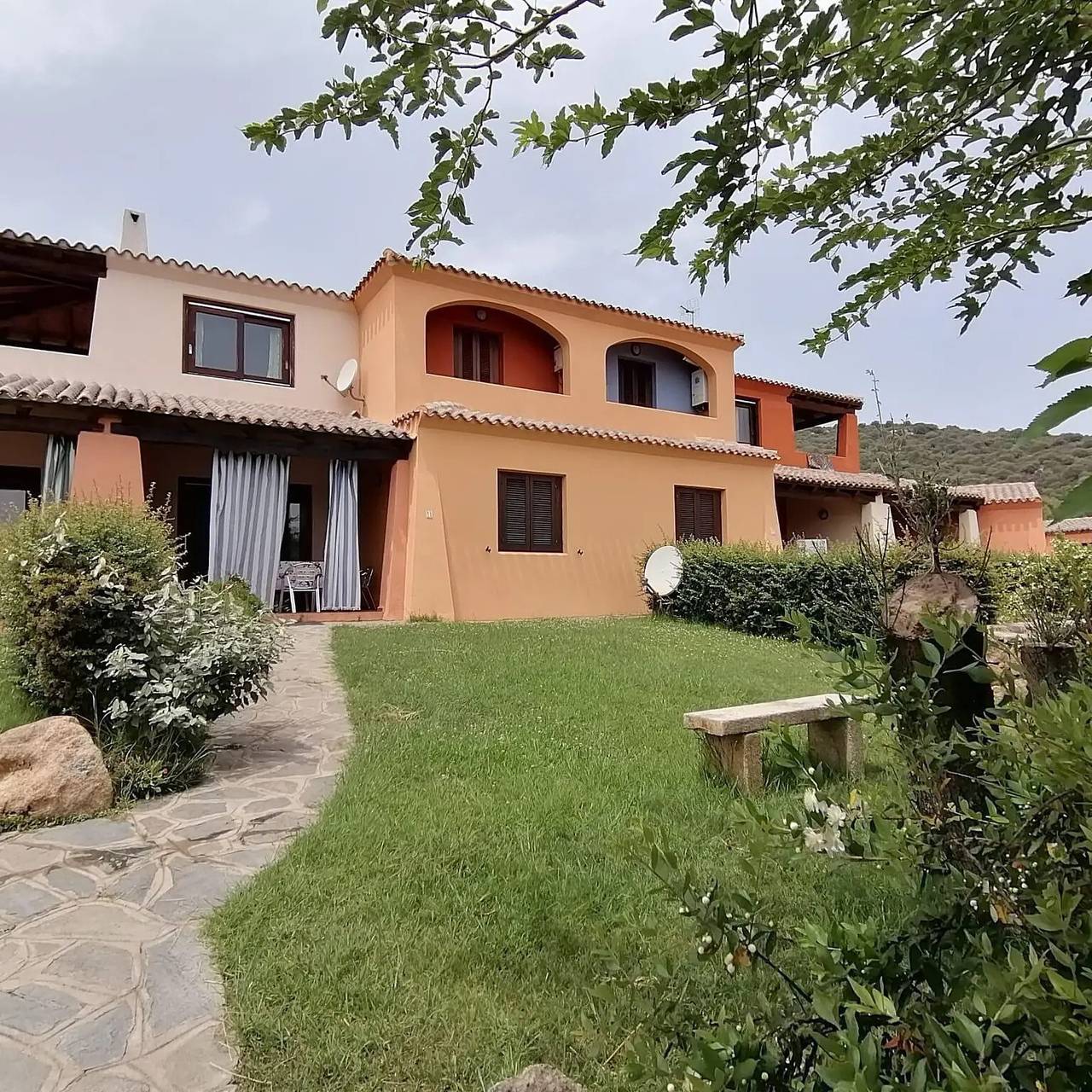 Appartamento intero, Appartamento 'Lu Sulianu- T2' con Terrazza Privata, Giardino Privato e Aria Condizionata in Porto Ottiolu, Budoni
