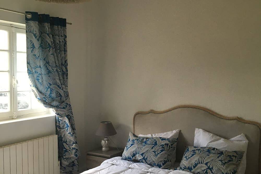 Old Norman farmhouse in the Charentonne valley in Bernay, Región de Bernay