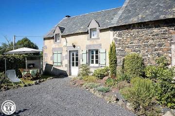 Location de vacances pour 4 personnes, avec jardin, animaux acceptés à Olby