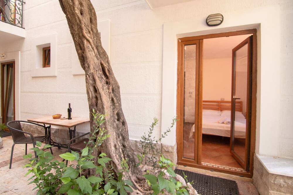 Levantin Inn 1-2 Room N5 in Sveti Stefan, Opština Budva