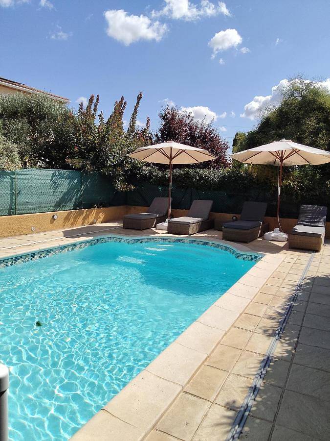 Gîte pour 4 personnes, avec Terrasse et Jardin ainsi que Piscine et Vue à Puissalicon