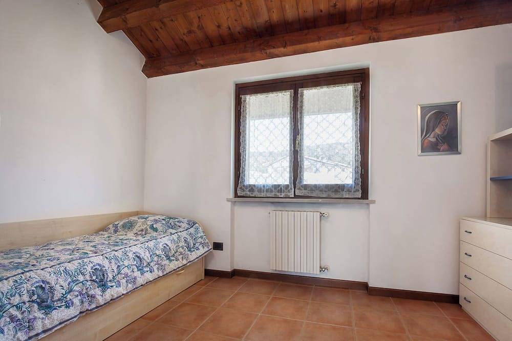 Appartamento intero, Casa Alex-Con piscina e vista lago in Garda, Prealpi Gardesane