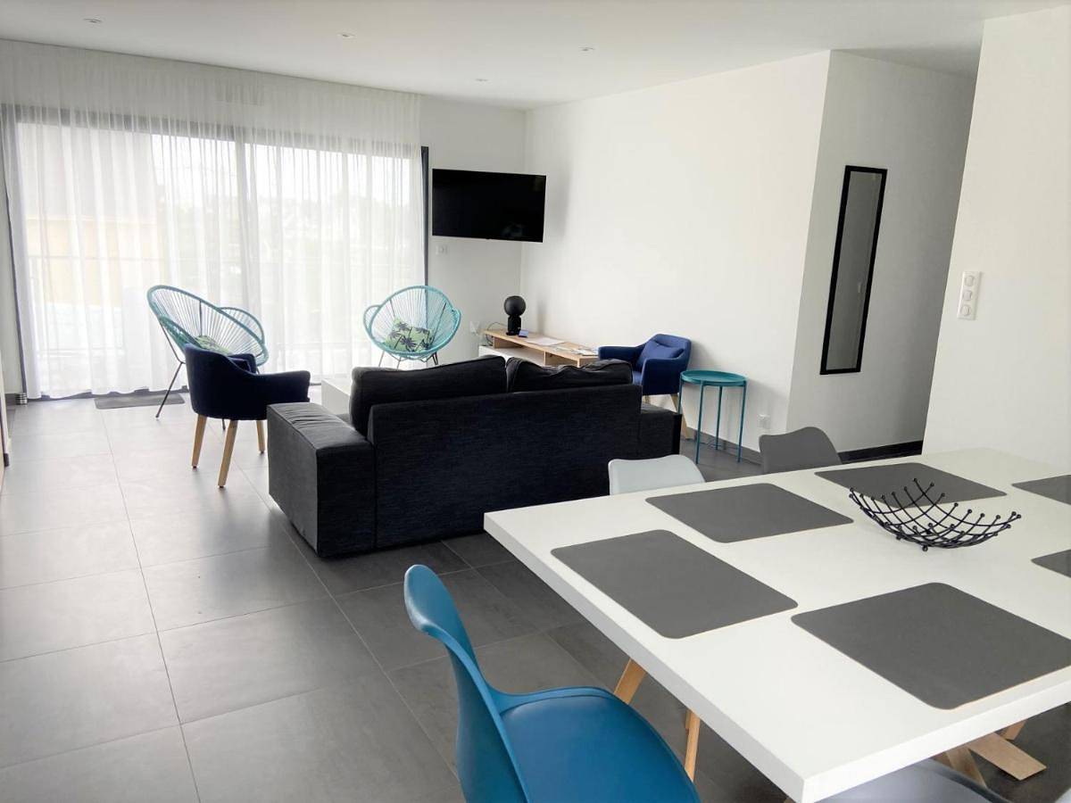 Ganze Wohnung, Appartement avec terrasse et parking privé logement C in Ploemeur, Côte des Mégalithes