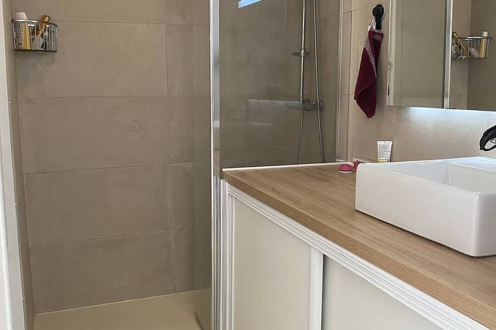 Appartement entier, Joli studio décoré avec goût dans une résidence avec piscine et à 150 m de la grande plage in Saint-Cast-le-Guildo, Région de Dinan