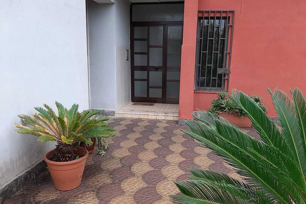 Entire apartment, Apartment with a view of the sea, the mountain of Cuma and the island of Ischia. in Pozzuoli, Naples Province