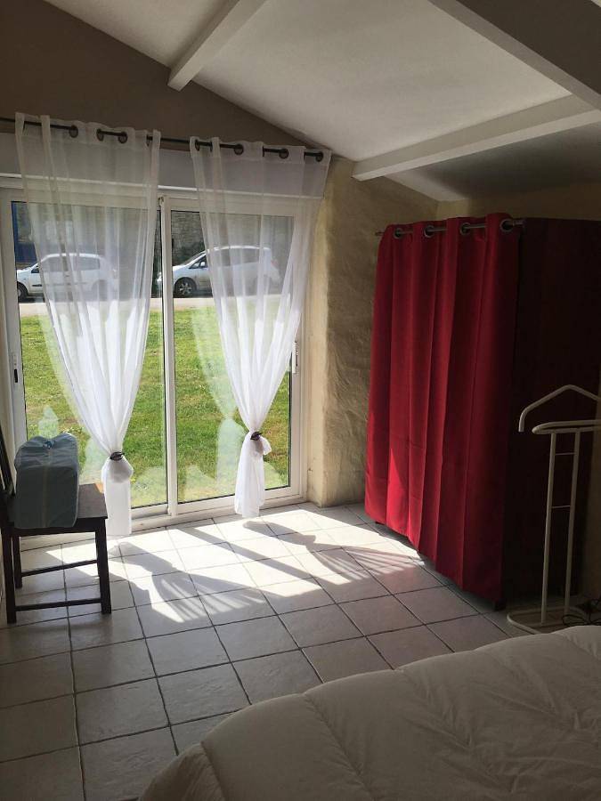 Location de vacances pour 6 personnes, avec piscine ainsi que jardin et terrasse à Sainte-Hélène (France) - 4