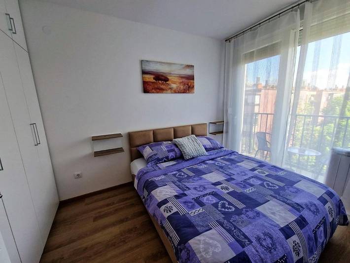 Gîte pour 3 personnes, avec Balcon ainsi que Terrasse et Vue à Novi Sad