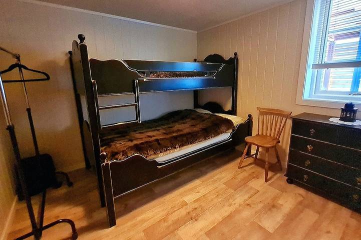 Ganze Wohnung, Prima Lofoten apartment by the seafront with midnight sun. in Hadsel