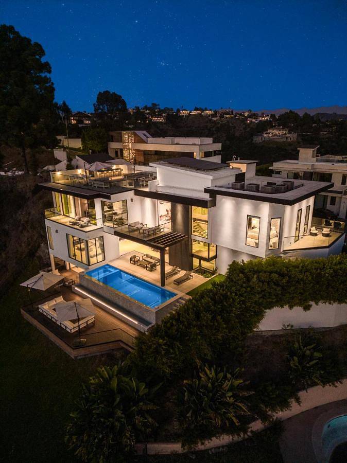 Chalet para 10 personas, con piscina además de jacuzzi y balcón - 1