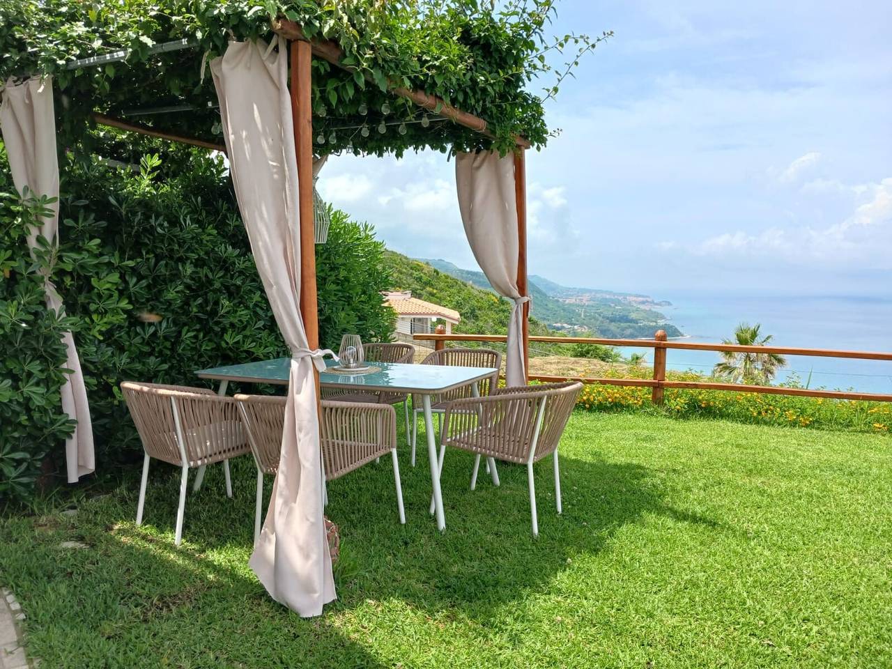 Villa Incanto avec piscine privée et vue sur la mer in Zambrone, Province de Vibo Valentia