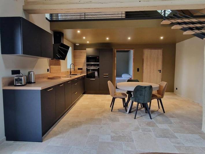 Location de vacances pour 6 personnes, avec jardin et piscine ainsi que vue et terrasse, animaux acceptés à Saint-Amand-de-Coly - 4