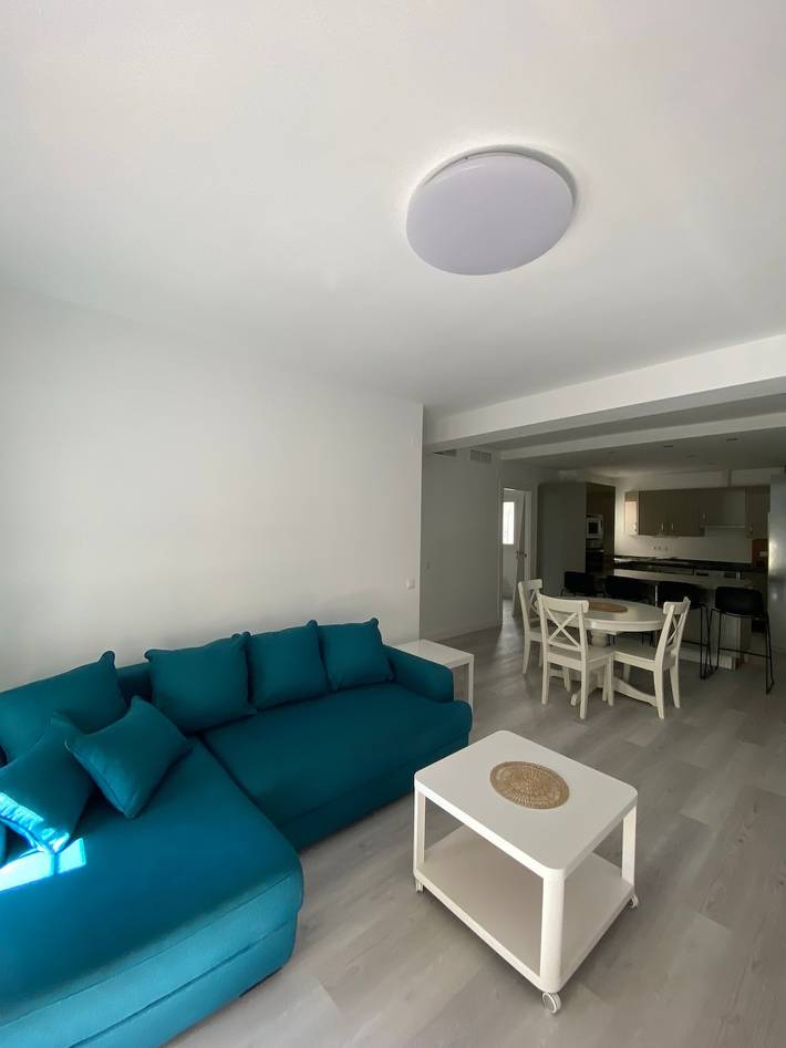 Hel lejlighed, Holiday Apartment 'Carihuela' close to the Beach with Sea View, Balcony & Wi-Fi in La Carihuela, Torremolinos