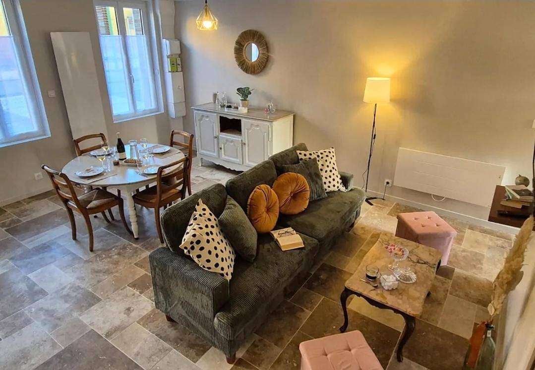 Two-Bedroom House in Charny-Orée-de-Puisaye, Région d'Auxerre
