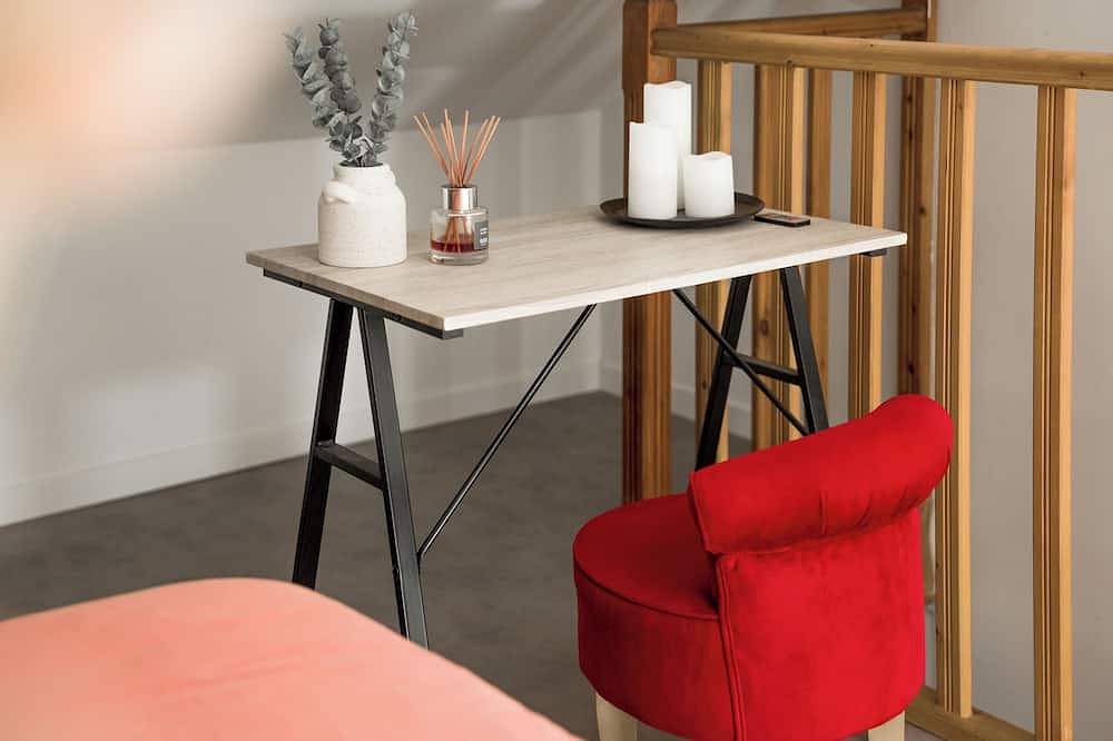 Entire apartment, Escape between Paris, Disneyland and the banks of the Marne in Noisy-le-Grand, Seine-Saint-Denis
