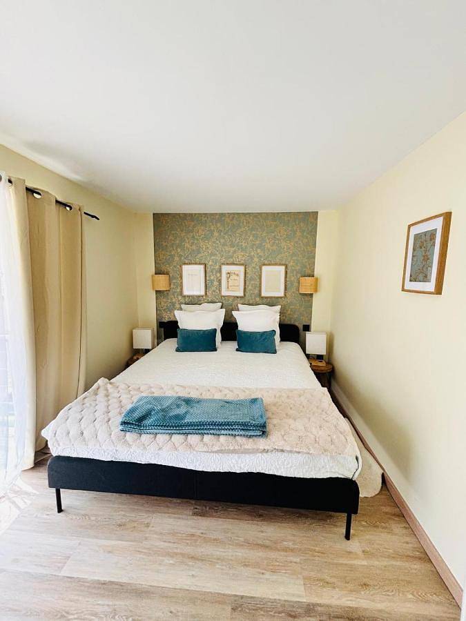 Location de vacances pour 4 personnes, avec jardin ainsi que piscine et jacuzzi à Saint-Cyran-du-Jambot - 4