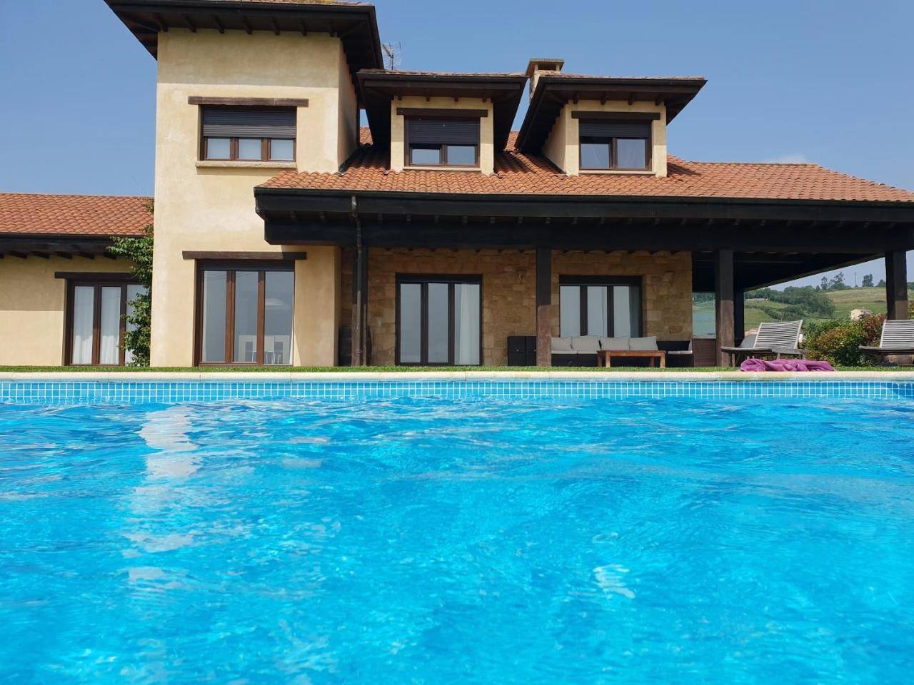 Seven-Bedroom House in Siero, Costa Verde