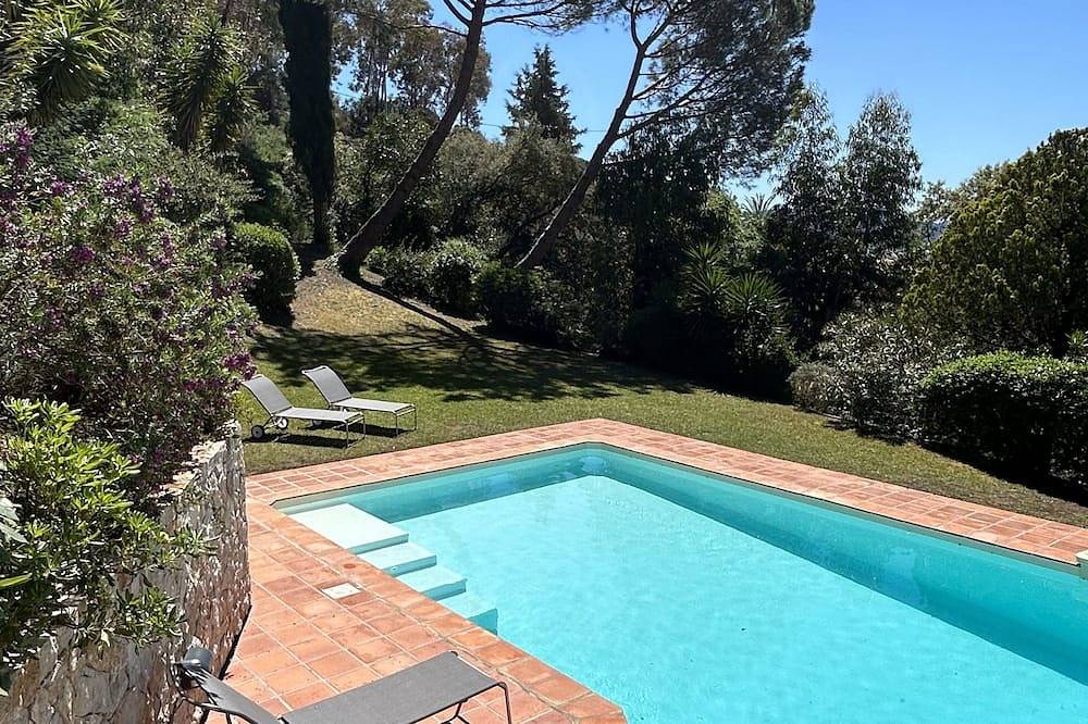 Höhen von Cannes- Architektenvilla in Cannes, Mittelmeerküste (Frankreich)