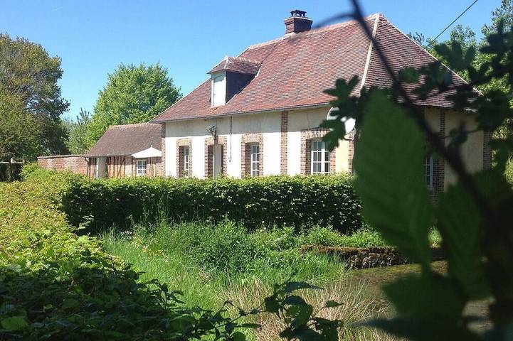 Gîte pour 4 personnes, avec jardin à Bois-Normand-près-Lyre