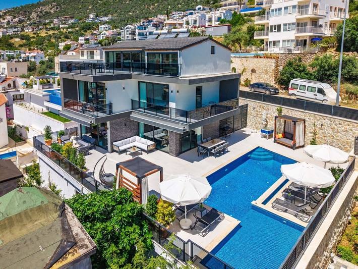 Ferienhaus für 8 Personen, mit Pool und Garten sowie Terrasse und Sauna in Kalkan