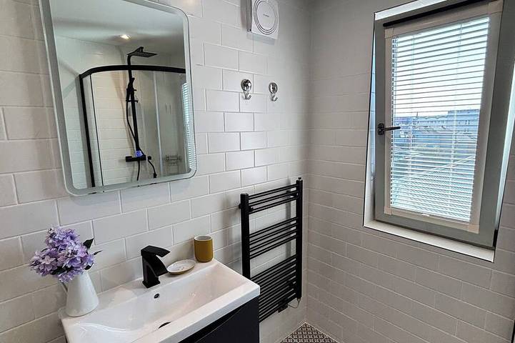 River View Newly Renovated Irish Townhouse in Cork City and near Ucc in Cork, County Cork