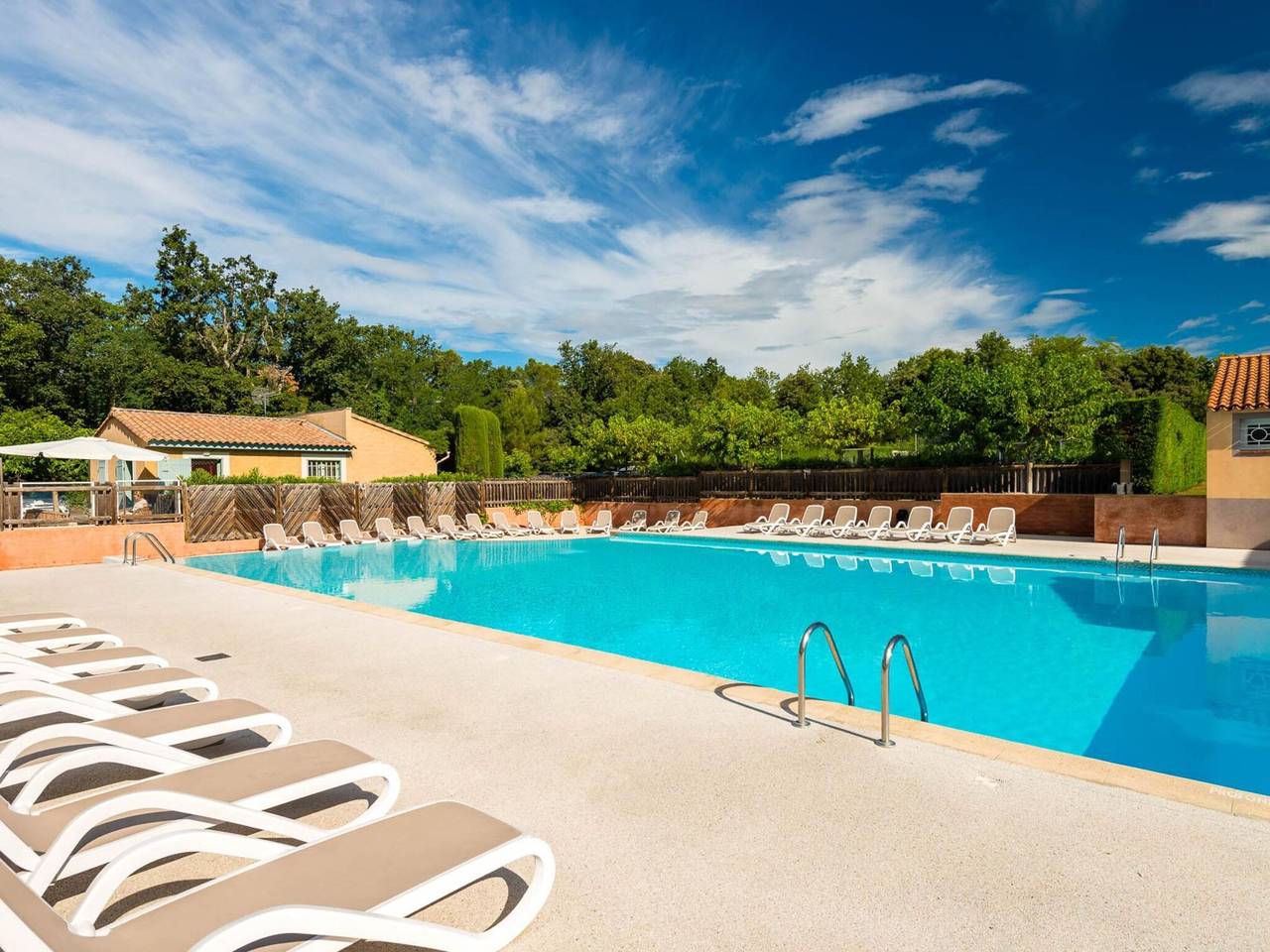 Maisonnette de style provençal avec piscine in Gaujac, Région de Nîmes