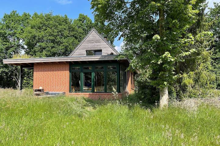 Ferienhaus für 6 Personen, mit Terrasse und Garten sowie Sauna in Uplengen