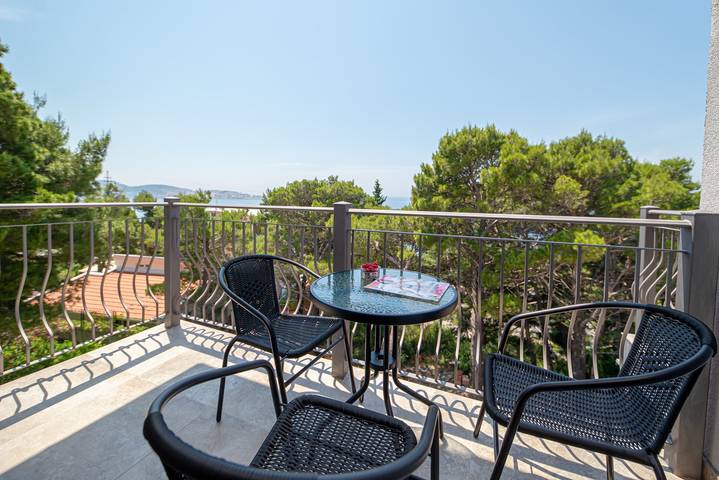 Apartamento entero, Apartamento de vacaciones para 4 personas con balcón/terraza in Šušanj, Montenegro Coast