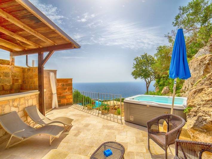 Location de vacances pour 4 personnes, avec jardin à Novaglie