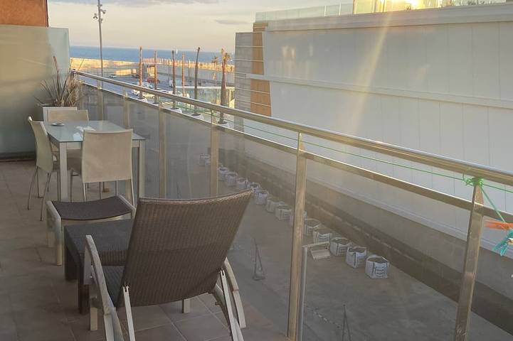 Appartamento per 6 persone, con piscina e terrazza in Badalona