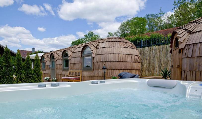 Ferienwohnung für 2 Personen, mit Whirlpool und Terrasse sowie Garten und Sauna in Zachenberg