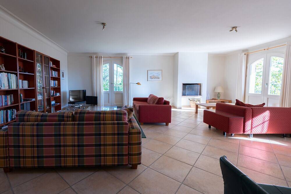 Villavilla Pradons – Luxury family villa in Cabris with sea view and private pool Pradons, grande piscine, vue imprenable, adaptée aux enfants et aux animaux. in Cabris, Côte méditerranéenne (France)